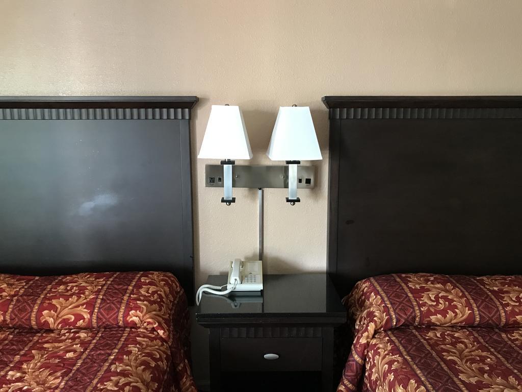 Townhouse Motel Уид Экстерьер фото
